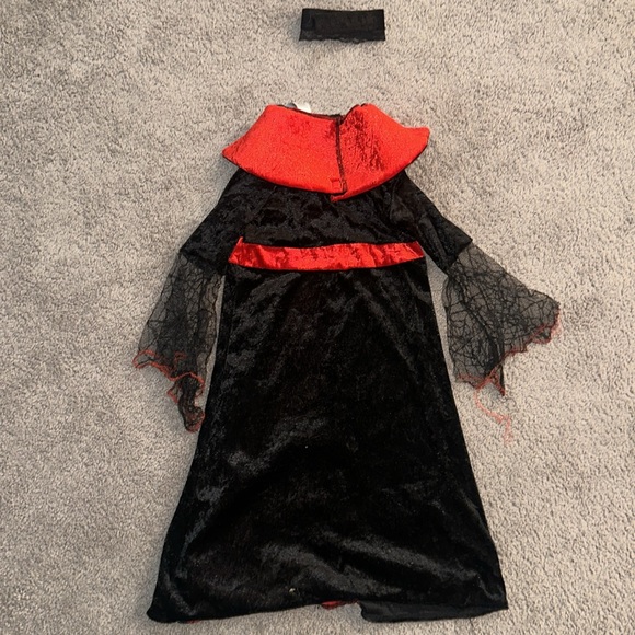 Girls vampire costume - Picture 4 of 4